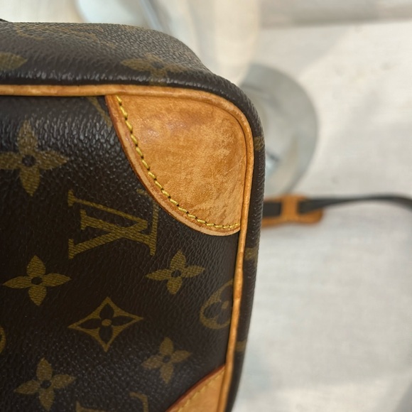 Auth LOUIS VUITTON Danube M45266 Brown Monogram 872ST Shoulder Bag - Picture 13 of 17